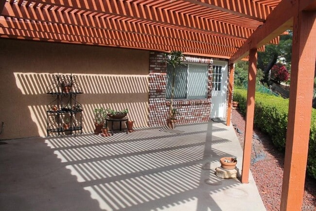 21950 Birds Eye Dr