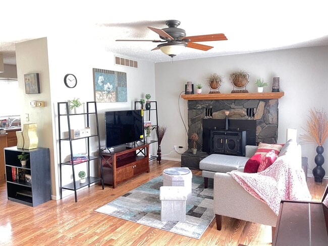 Photo - 114 E Liberty St