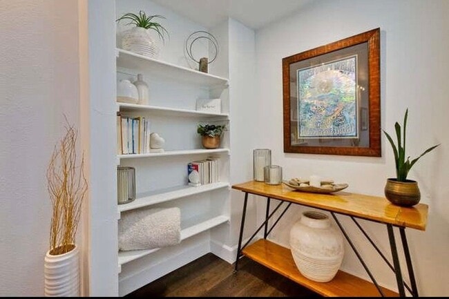 Photo - 97 E St James St