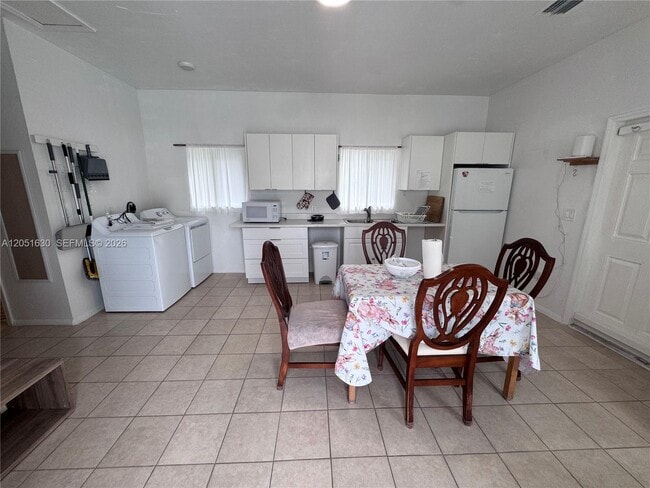 Photo - 1239 N Victoria Park Rd Unit COTTAGE