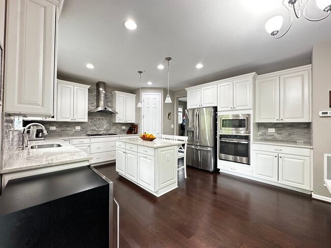 Photo - 904 St Martins Loop