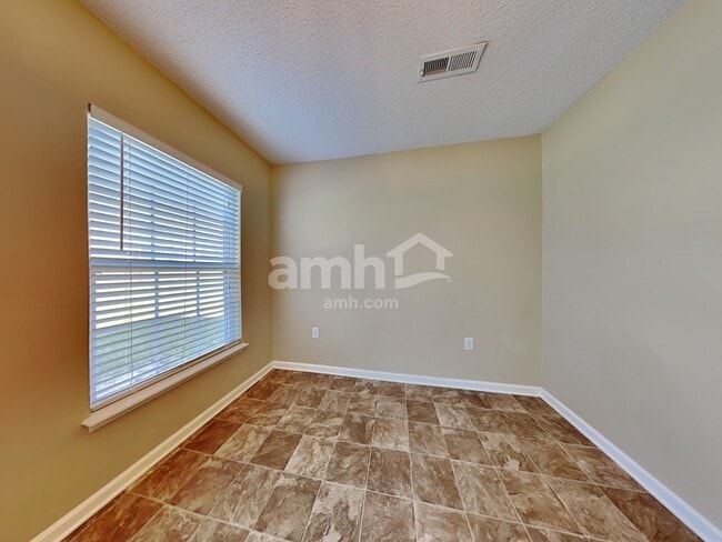Photo - 5006 Athol St