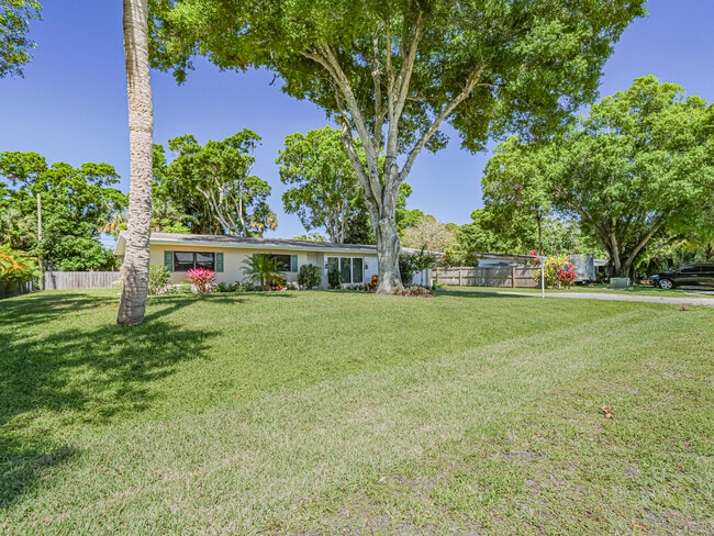 Photo - 855 28th Ave