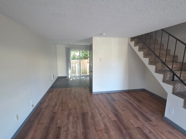 Photo - 121 NE Fern Pl