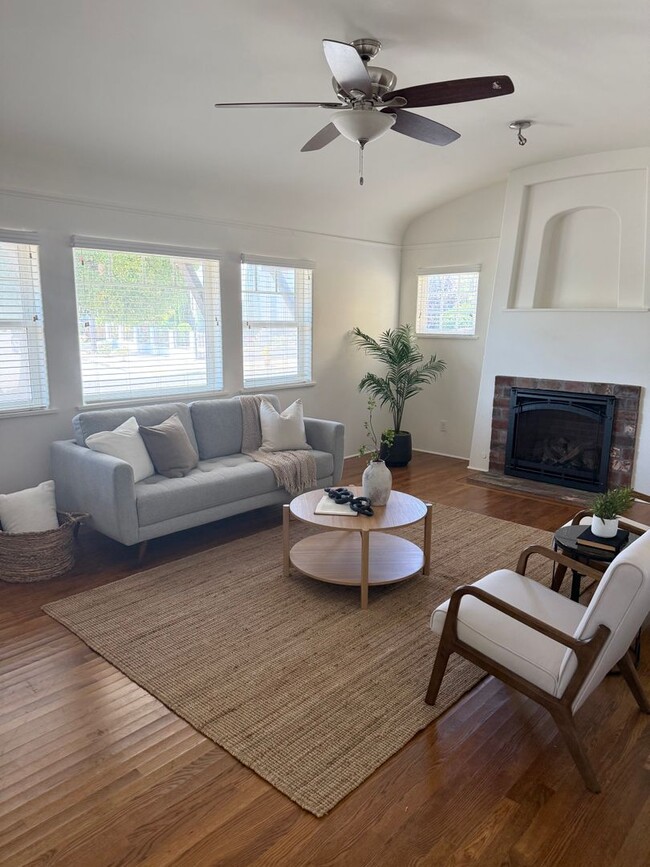 Photo - 3560 Sydney Pl Unit 3562