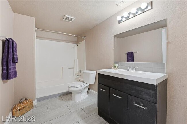 Photo - 2982 Juniper Hills Blvd Unidad 202