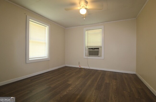 Photo - 151 Hennon Dr NW