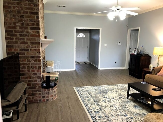 Photo - 1620 Williamsburg Dr