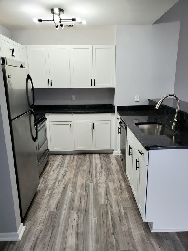 Granite counter tops - 20 Greystone Ct Unit K