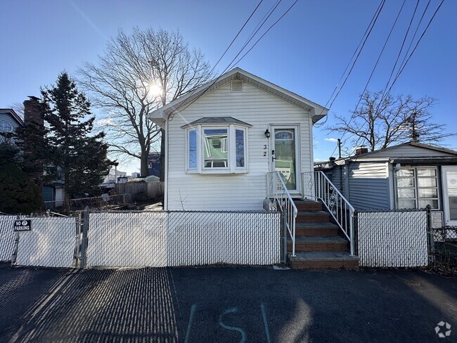 Building Photo - 34 Oak Island Rd Unit #1 Rental