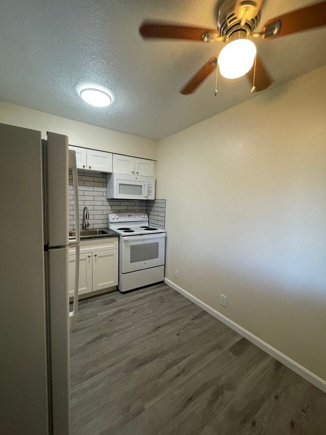 Photo - CRESTWOOD APARTMENTS