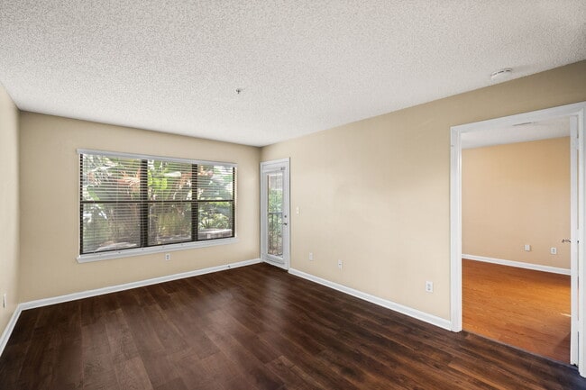 11901 4th St N