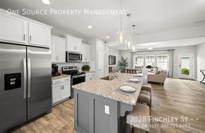 Photo - 2028 Finchley St