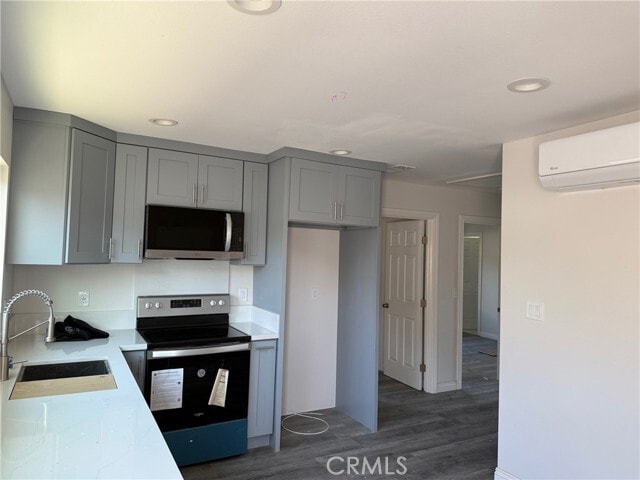 Building Photo - 1330 S Feather St Rental