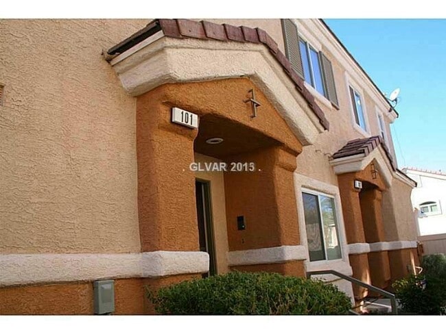 Building Photo - 2 story 2 bedroom - 2 bath - 1 car attached garage - 1182 sq feet - in gated community. Unit 101