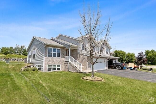 Building Photo - 148 Community Dr Rental