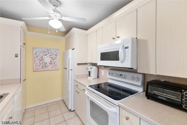 Photo - 555 Park Shore Dr Unidad B302