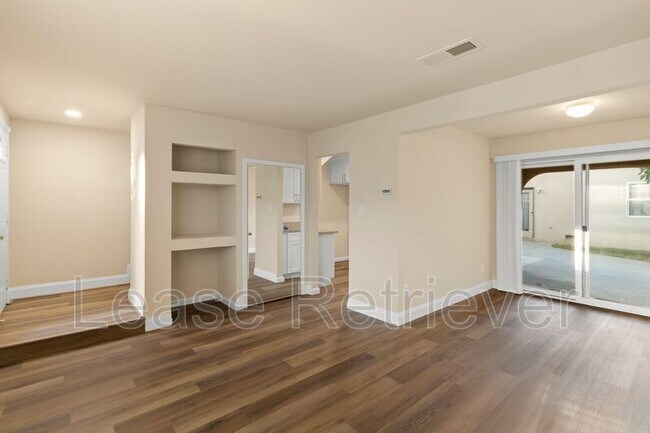 940 Palm Cir