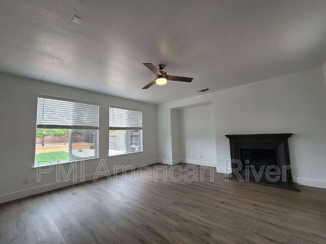 Photo - 4265 Thalia Way
