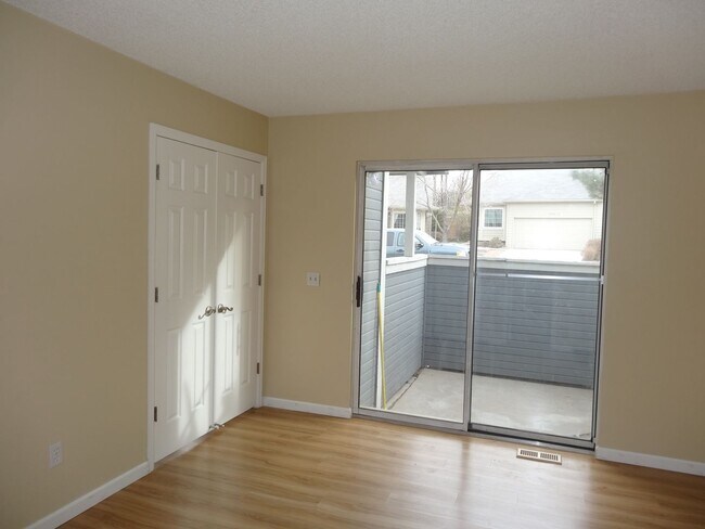 Building Photo - Yacht Club Townhouse Corner Unit 3