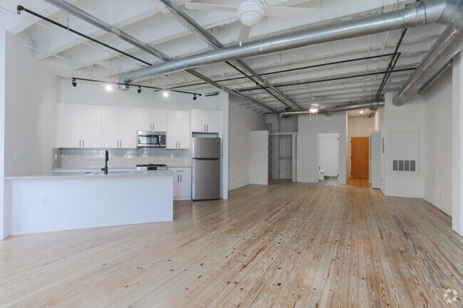 Studio - 970 SF