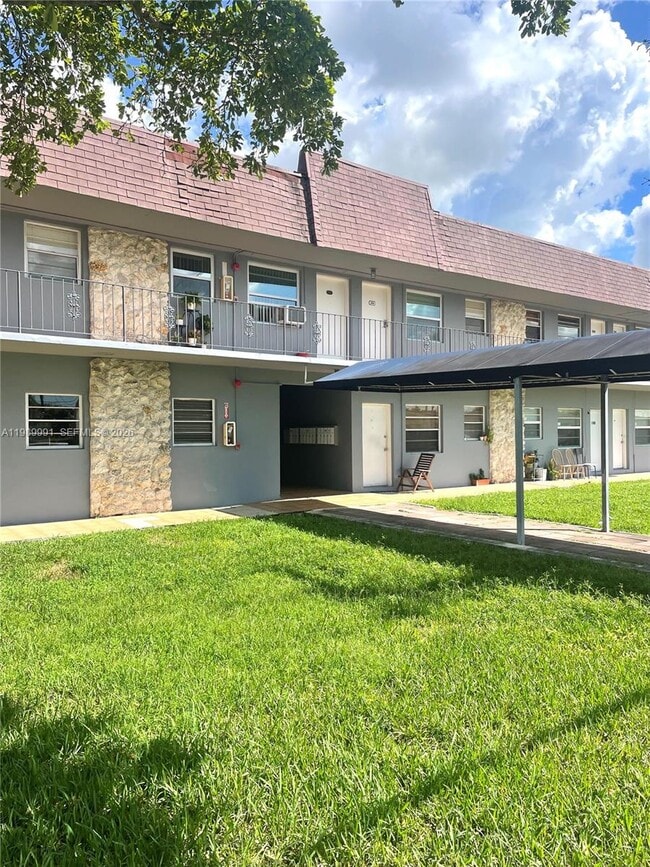 Building Photo - 9375 SW 40th Terrace Unit 106