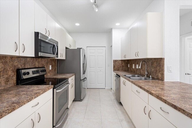 Building Photo - 3561 Forest Hill Blvd Rental