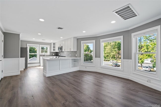 Building Photo - 7 Pulaski Rd Unit 3