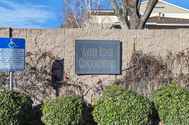 Condo Complex - 565 Peerless Way Unit 309