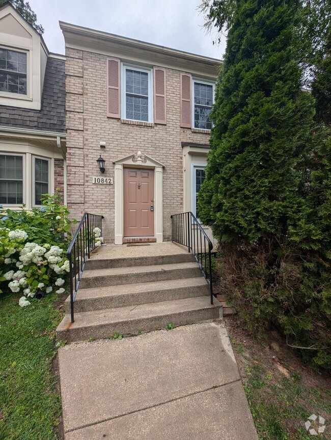 Building Photo - Stephens Knolls Townhouse