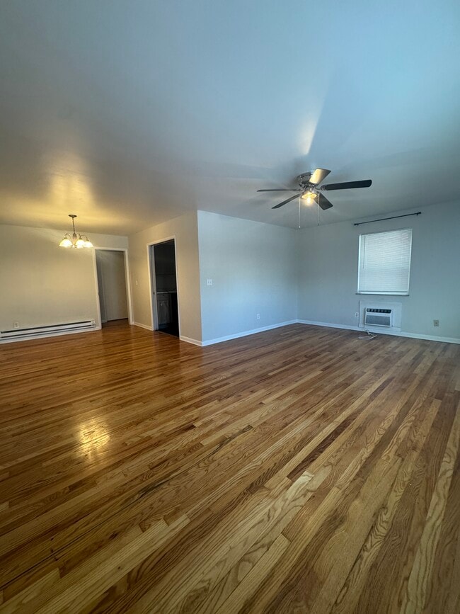 Building Photo - 1145 Fenmore Dr Unit 1