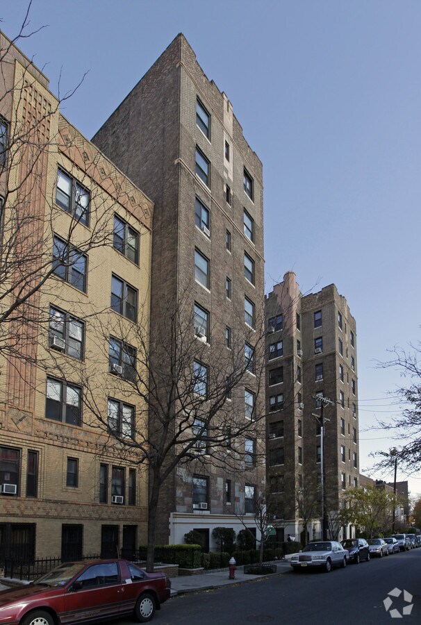 Photo - Gothic Towers Apartments