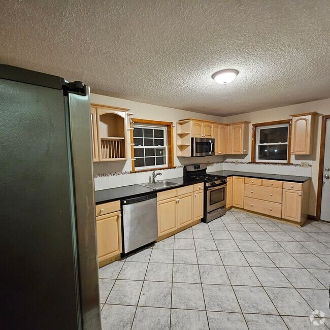 Building Photo - 459 E 5th St Rental