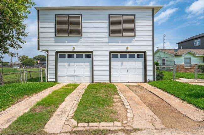 Photo - 6728 Avenue Q