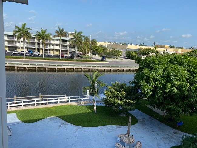 Building Photo - 467 Golden Isles Dr Unit 302