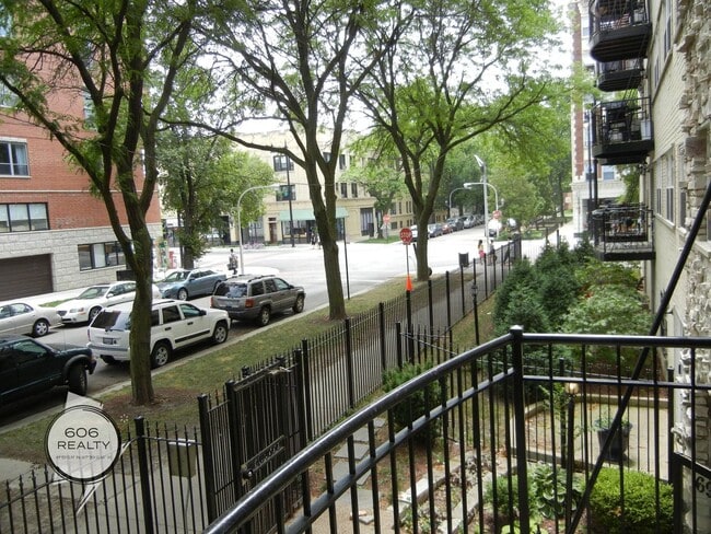 Photo - 6954 N Greenview Ave Unit 100