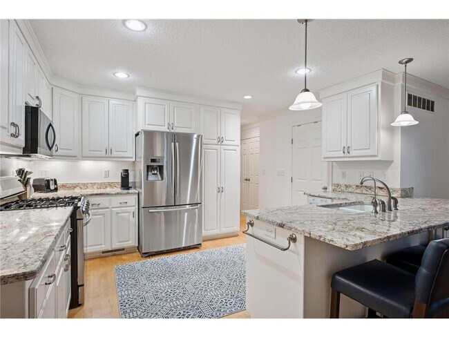 Photo - 145 Holly Ln N