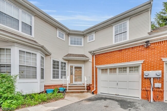 Photo - 63 Albert Ct Townhome