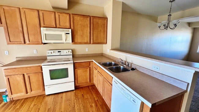 Photo - Spacious 2 Bed 2 Bath Townhome across from Aurora Mall and I-225, Close to Buckley SFB! Unit -E