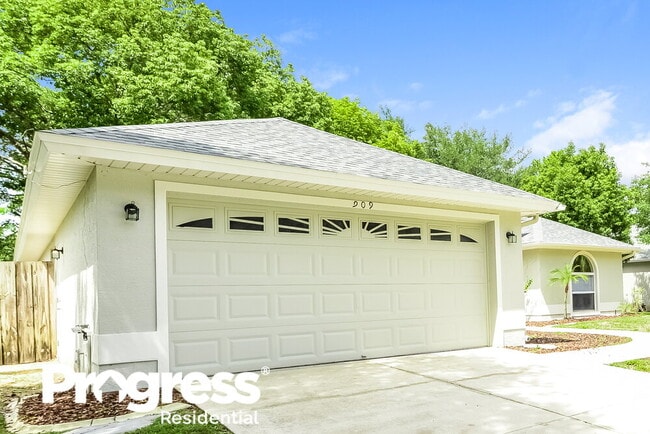 Photo - 909 Vassar Dr