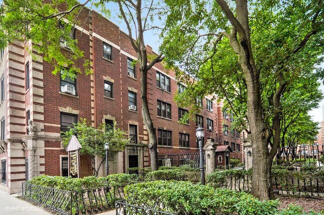 Photo - 510-34 W. Addison St.