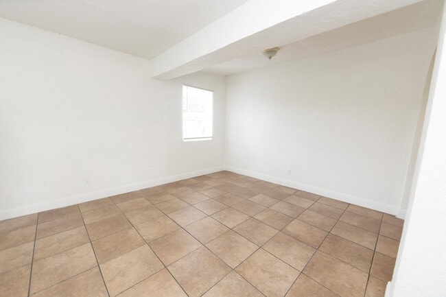 Photo - 205 NW 33rd Ave