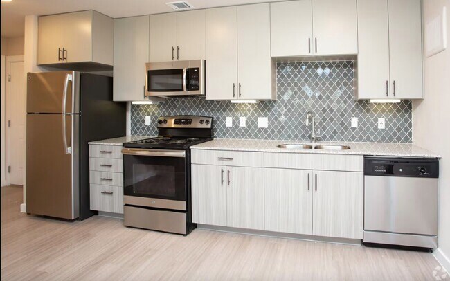 Photo - 1800 S I- 35 Service Rd