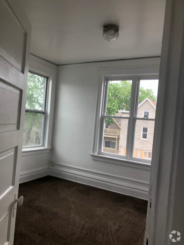 Building Photo - 1735 S Muskego Ave Unit 4 Rental