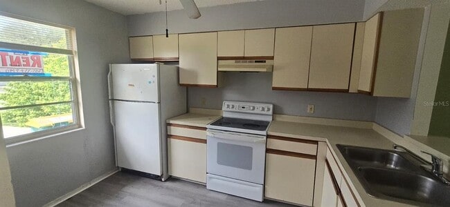Photo - 304 Camillia Ln