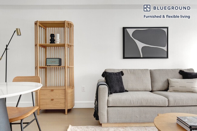 Photo - 311 W 50th St Unidad FL2-ID692