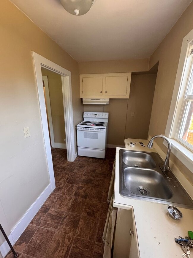 Photo - Bremerton Two Bedroom House for rent! Fully Fenced Yard, Available 06/10!