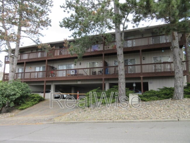 Building Photo - 2022 E 6th St Unit 3