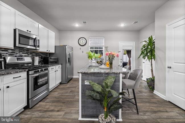 Photo - 1901 Graymount Way