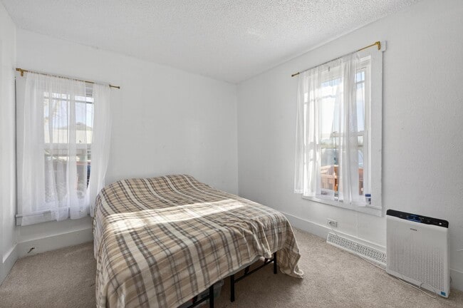 Photo - 307 E Oak St